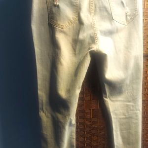Denim detressed jeans